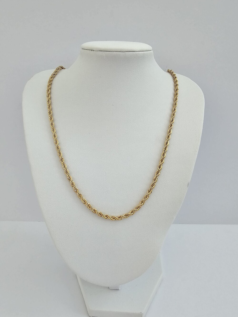 Vintage Gold Tone Thick Twisted Rope Chain Necklace – 17.5 Inch Classic